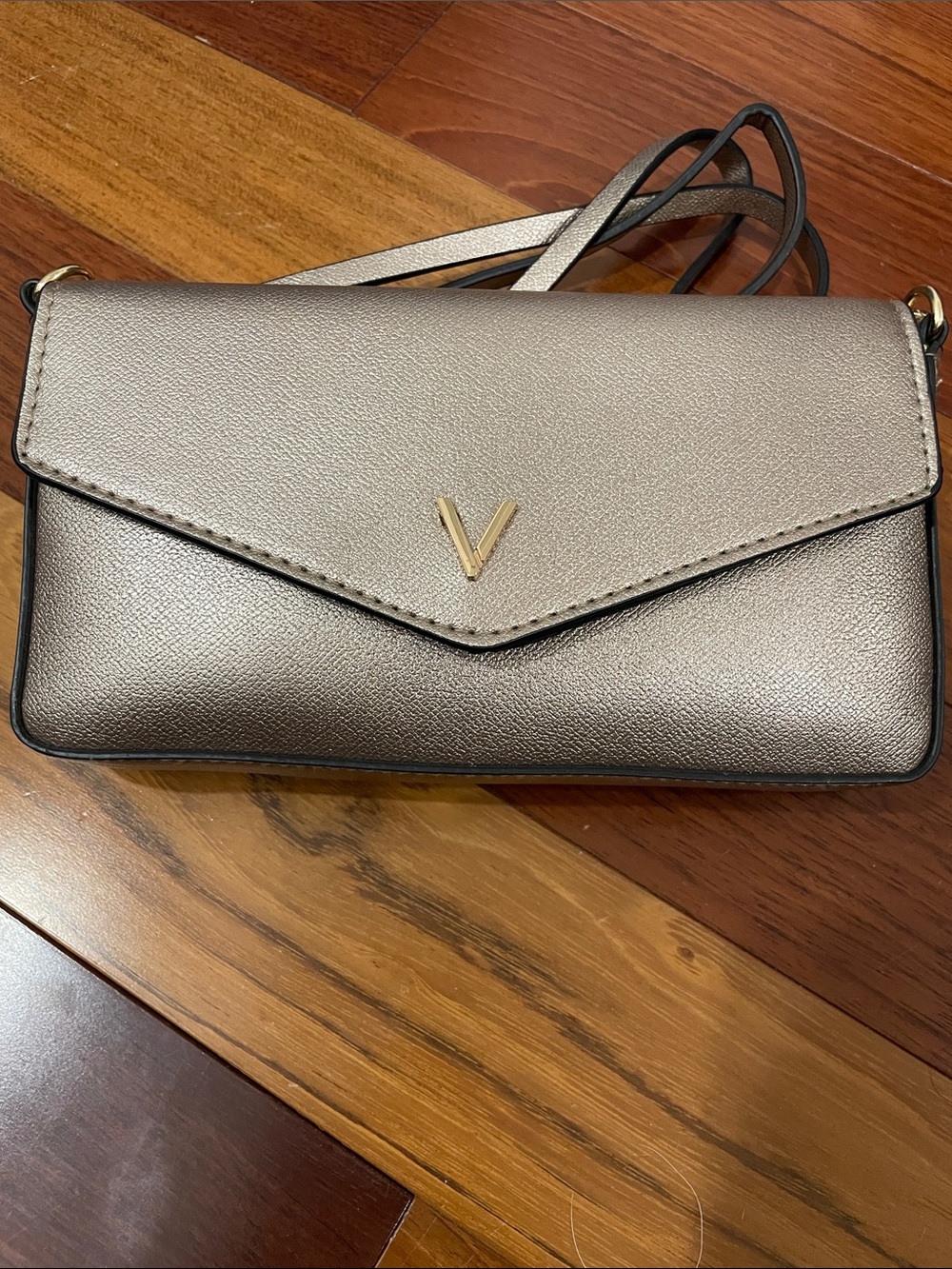 Vilanova V-Strap Metallic Crossbody Bag - Silver